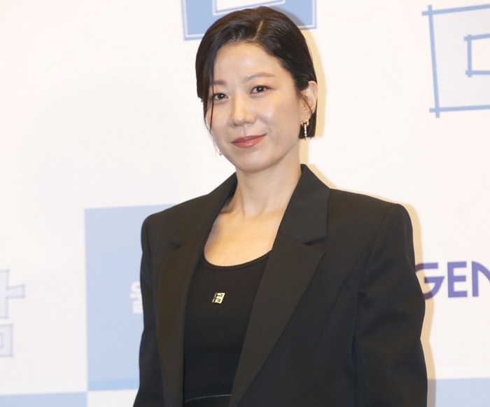 origin_전혜진심장이소녀.jpg
