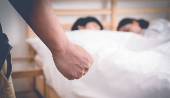 ‘자궁외 임신’으로 임신중절 수술 받은 아내... 알고 보니 ‘옆집 남자’ 아이