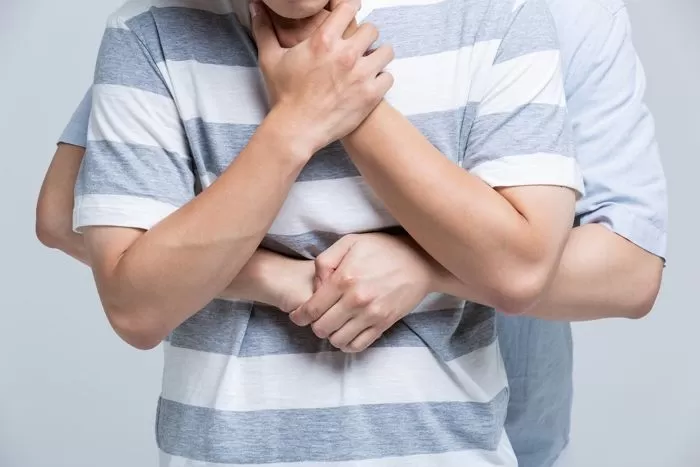 버블티 ‘펄’이 기도로 넘어가 질식 위기에 놓인 여성... 11살 중국 소녀가 30초만에 살려냈다