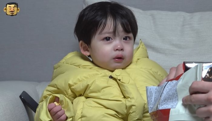 치명적인 매력으로 유튜브 개설 한 달도 안 돼 ‘10만 유튜버’된 2살 아기