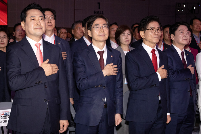 origin_국민의례하는장동혁·조경태·김문수·안철수.jpg