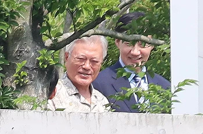 origin_문재인전대통령과조국.jpg