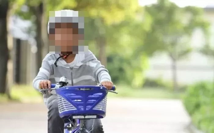 자전거로 주차된 차 긁은 초등생... 차주, “허리·목 욱신” 거린다며 합의금 300만원 요구했다
