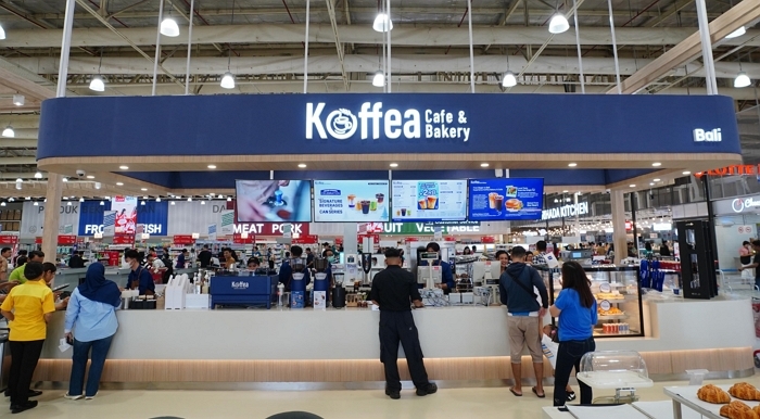 2. [롯데쇼핑-롯데마트] 인도네시아 발리 덴파사르지역에 위치한 롯데마트 발리점 내 코페아 카페&베이커리 전경.jpg