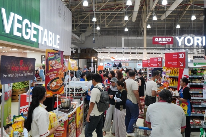 3. [롯데쇼핑-롯데마트] 인도네시아 발리 덴파사르지역에 위치한 롯데마트 발리점 소매 공간 전경 (1).jpg