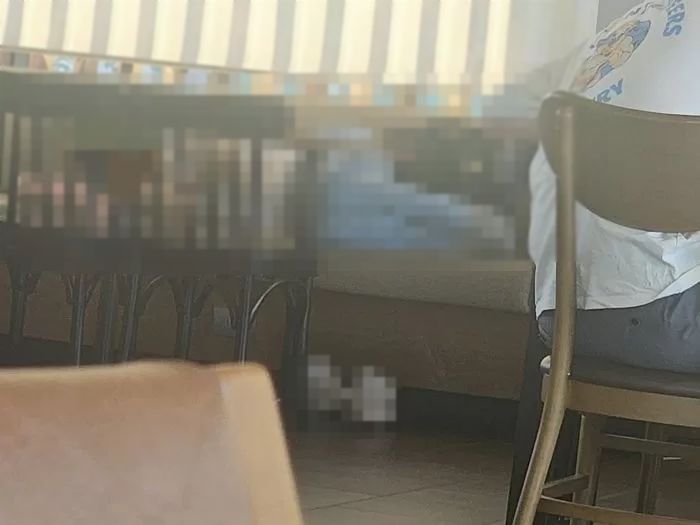 ‘카공족’ 겨우 쫓아낸 스타벅스, 이번엔 ‘안방족’이 점령했다
