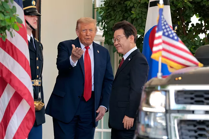 “李대통령, 칭찬 전략 통했다... 트럼프 매료시키려는 노력의 결실” 외신 평가 보니