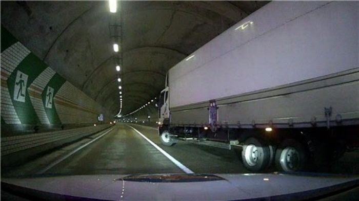 ‘시속 170km’로 도주한 음주 차량... 앞길 막아 검거 도운 화물차 기사님이 남긴 말