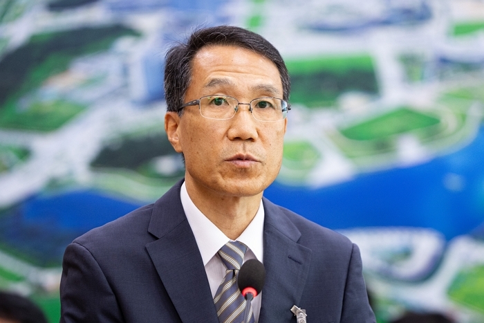 origin_유재성경찰청장직무대행현안보고.jpg