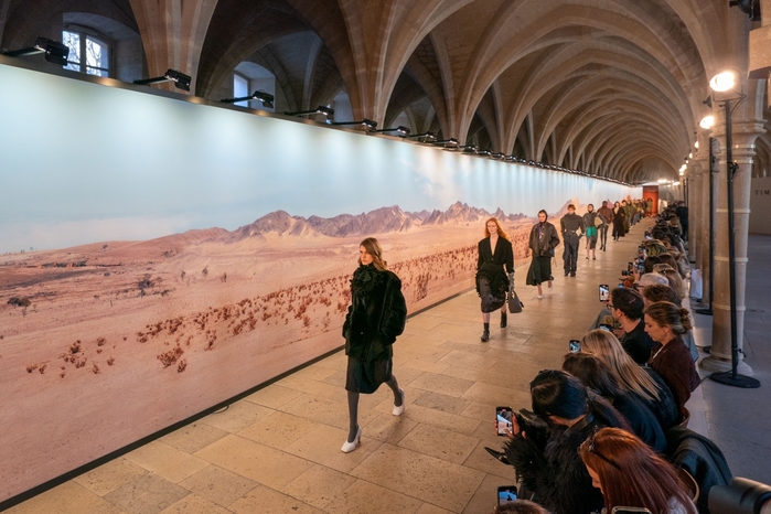 한섬, 프랑스 명품 백화점 입성... 글로벌 패션 기업으로 도약