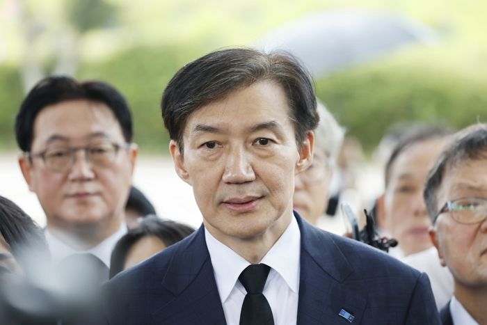 ‘광복절 특사’ 조국 “자숙하는 게 ‘정치인 조국’의 역할은 아니라고 생각”