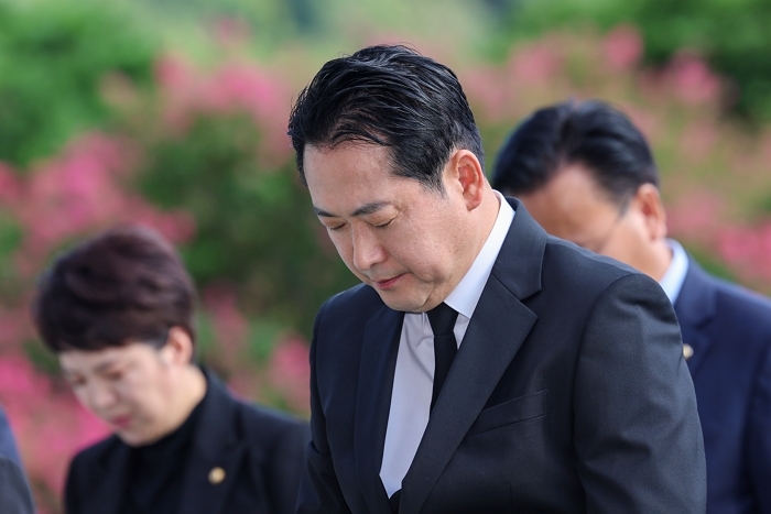 origin_현충원참배나선장동혁대표.jpg