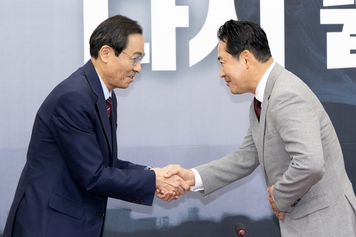 李대통령, 장동혁 국민의힘 대표에 ‘영수회담’ 제안... 국힘 “단순한 만남은 의미 없어”