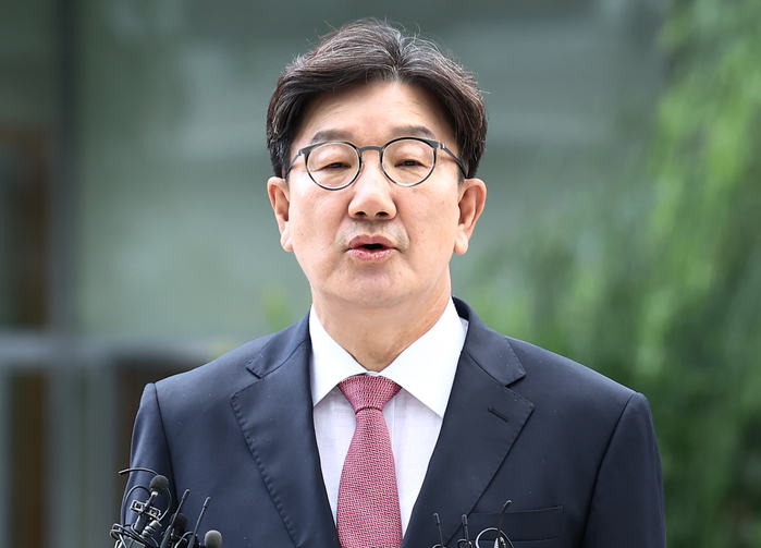 특검, ‘1억원 수수’ 의혹 관련한 ‘현금상자’ 사진 확보... 권성동 의원 “금품 수수한 바 없다”