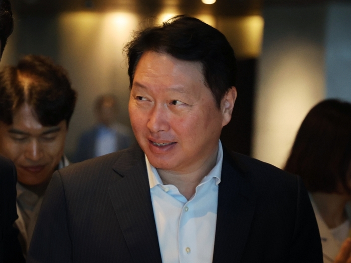 origin_이천포럼참석하는최태원SK그룹회장 (1).jpg