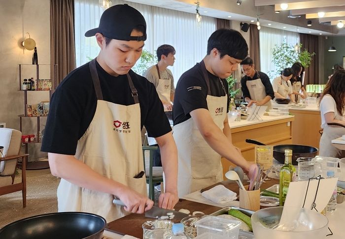 “배달 대신 집밥 드세요”... 샘표·서울시, 청년 1인가구 위한 소셜다이닝 쿠킹클래스 열었다