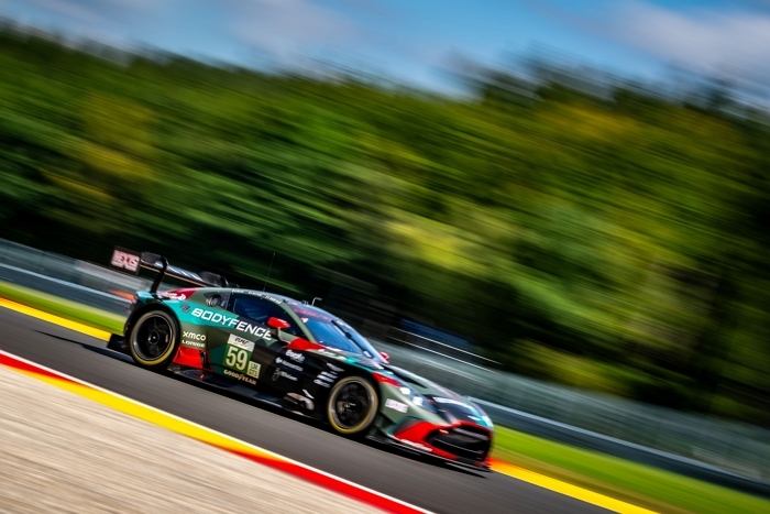 애스턴마틴 밴티지, 유럽·북미 레이싱 무대 석권... 시즌 막바지 타이틀 경쟁 ‘후끈’