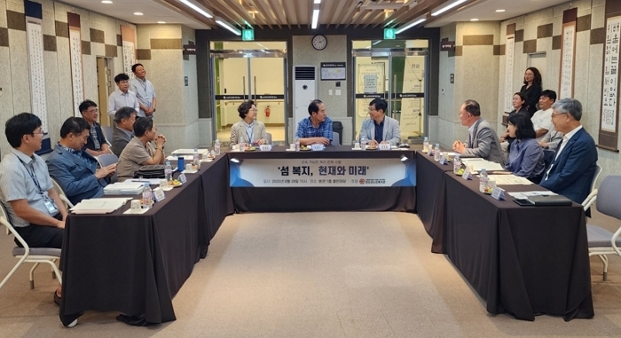 사진2. ‘섬복지, 현재와 미래’ 간담회 사진.jpg