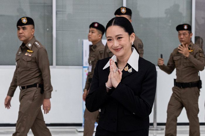 태국 최연소 총리, ‘삼촌’ 한마디에…취임 1년 만에 결국 해임