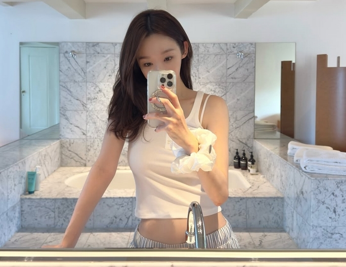 공간 하나하나 서울로 가져다 놓고 싶었던 숙소 CARMEN.이곳은 게스트하우스인데, 이번 암스테르담 출장 인원이 많았던터라 어쩌다보니 우리 팀만 쓰게되었고,, 덕분에 보다 (2).jpg
