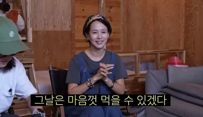 배우 조여정(44)이 1년에 딱 1번 라면을 먹는다고 밝혔다./사진=유튜브 채널 ‘김숙티비kimsookTV’ 캡처