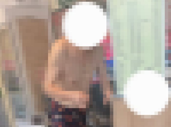 “짬뽕 포장하러 갔다가 눈을 의심”... 에어컨 안 켠 가게서 ‘상탈’하고 조리하는 사장님