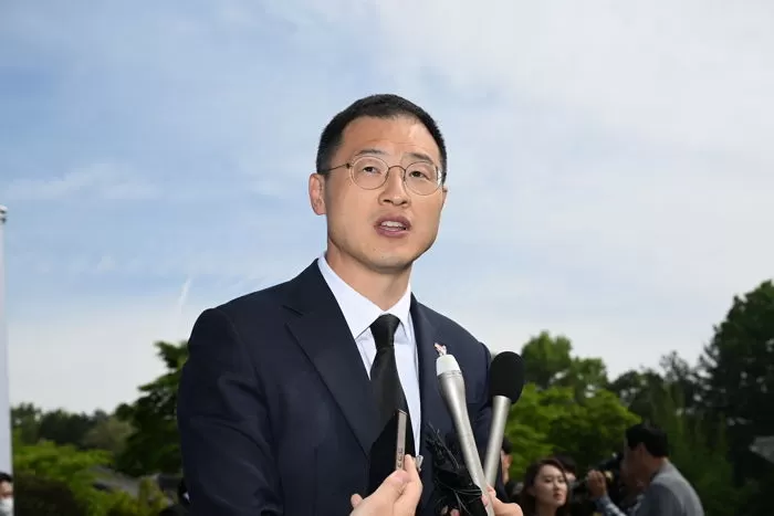 “윤석열은 소맥, 이재명은 토론”... 김상욱, 두 대통령의 ‘만찬 스타일’ 비교했다
