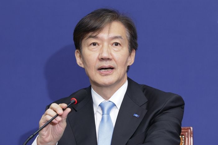 조국 “국힘 깨부수는 ‘망치선’ 될 것... 민주 공화국에 극우 정당 존재해선 안 돼”