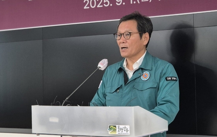 “대통령께 한번 떼 써보려 했다”... 李대통령에게 질타당한 강릉시장의 해명은