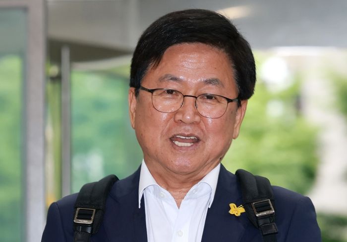 최교진 교육부 장관 후보자, 과거 인터뷰서 “성적표 받고 우는 여학생 따귀 때렸다... 용서받아”