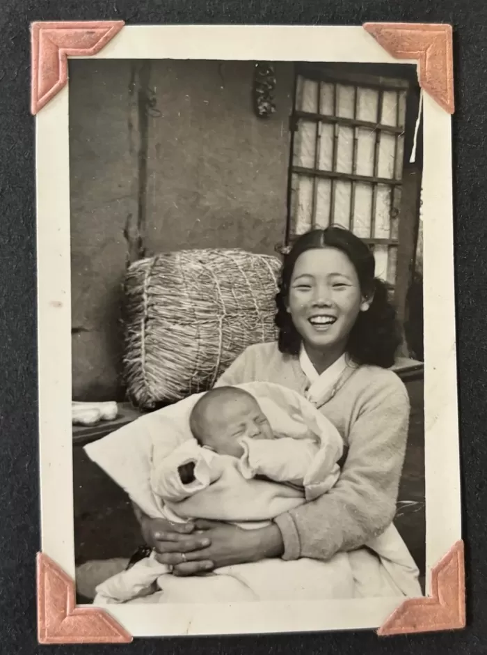 “우리 할머니·할아버지 입니다”... 손주가 공개한 사진, 전쟁 속에서도 빛난 ‘러브스토리’ 담겼다