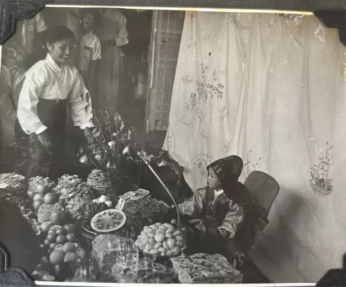 r/korea - My grandparents and dad around 1952-1953