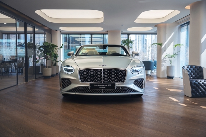 [참고 사진] 벤틀리모터스코리아, ‘더 뉴 컨티넨탈 GTC’ 고객 인도 개시 (3).jpg