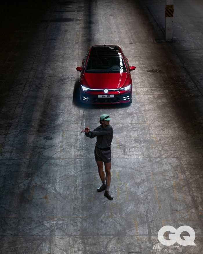 참고사진_폭스바겐 골프 X 인플루언서 이시안, 모델 정하준 화보 (2).jpg