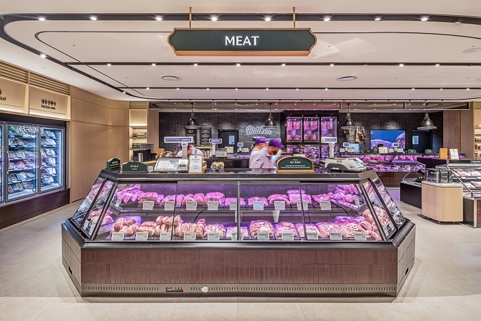 [사진2] 백화점 업계 최초로 '스마트 HACCP' 인증 받은 롯데백화점 인천점 축산 매장 (전경).jpg