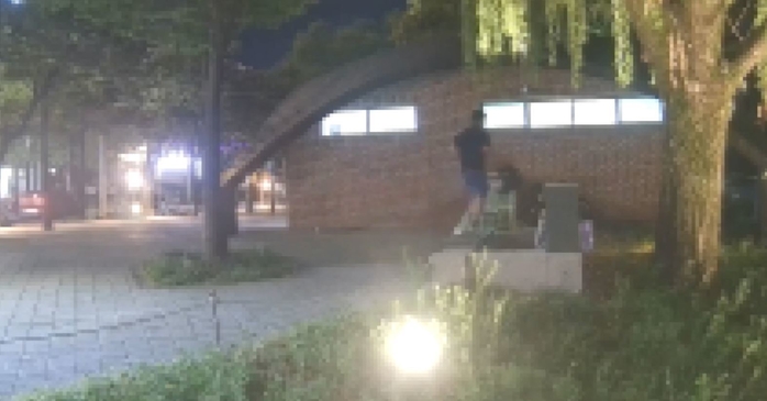 origin_대구수성못서검은색가방에K2소총든30대육군교관 (1).jpg