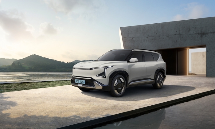 기아 ‘EV5’, 마침내 출격... ‘패밀리카’로 딱인 4000만원대 전기 SUV 나왔다