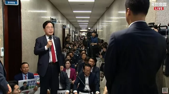 ‘무기한 농성’ 돌입한 국민의힘... “특검 압수수색, 야당  말살시키겠다는 것”