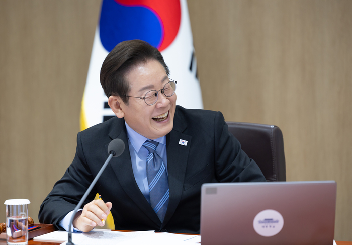 origin_미소짓는이재명대통령 (3).jpg