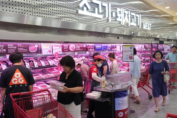 2. [롯데쇼핑-롯데마트] 롯데마트 제타플렉스 서울역점 축산 매장 전경.jpg