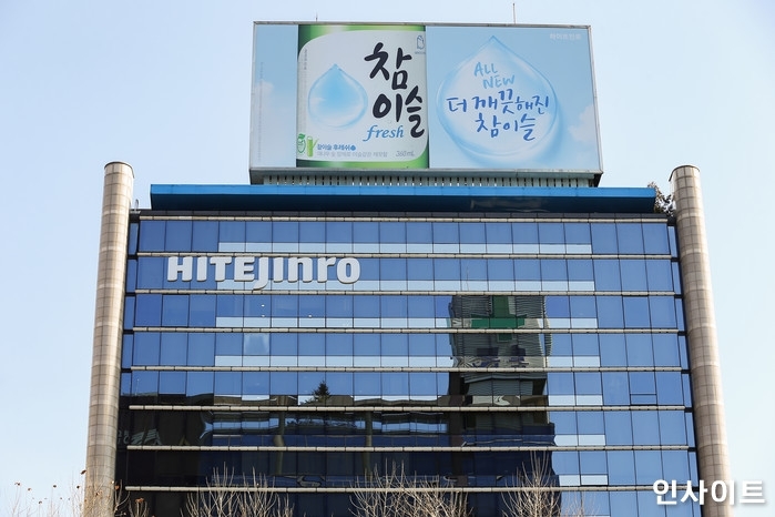 하이트진로, ‘강원 가뭄’에 팔걷고 나섰다... 피해 지역에 생수 10만병 긴급 지원