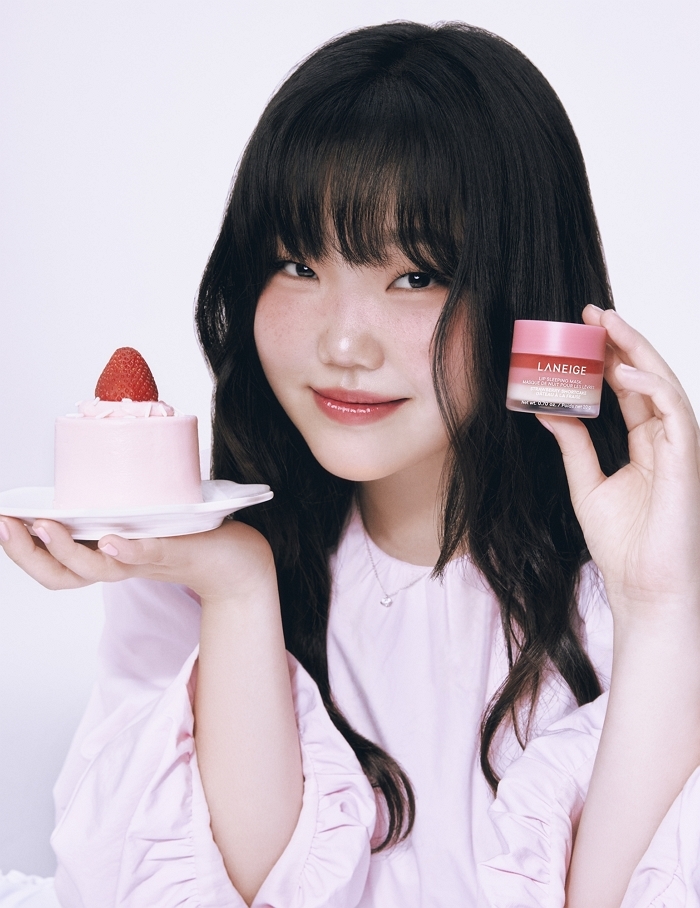 라네즈, AKMU 이수현 국내 앰버서더 선정... 신제품 ‘립 슬리핑 마스크 스트로베리 쇼트케이크’ 출시