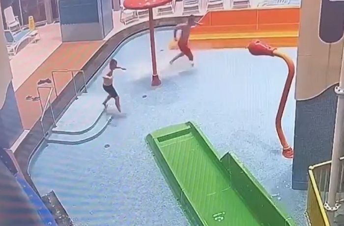아들 생일 위해 일터인 워터파크 몰래 들어간 아빠... 해고 대신 돌아온 뜻밖의 선물