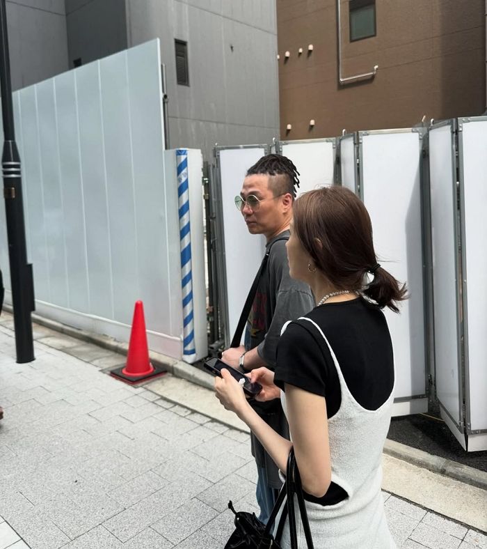 ‘이혼’ 윤민수, 전처와 함께 해외여행 중인 근황 공개돼... 아들 윤후가 남긴 말