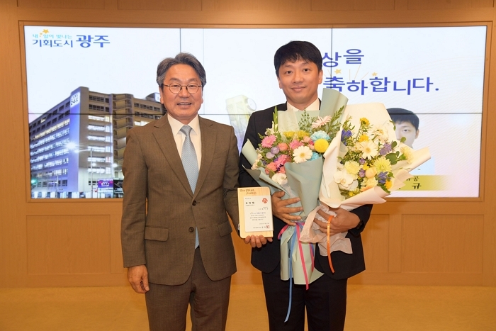 쿠팡, 광주시광역시장 ‘표창’ 받았다... “2400억 투자해 이겨 경제 활성화”