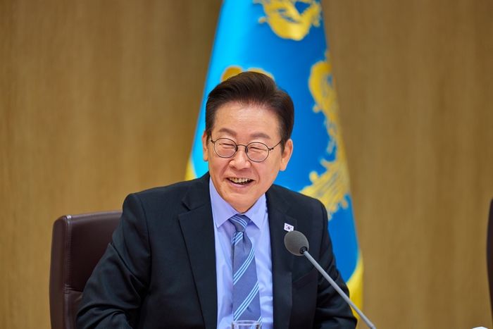 李 대통령 국정 지지율 62%로 5%p 상승... 민주 43%·국민의힘 20%