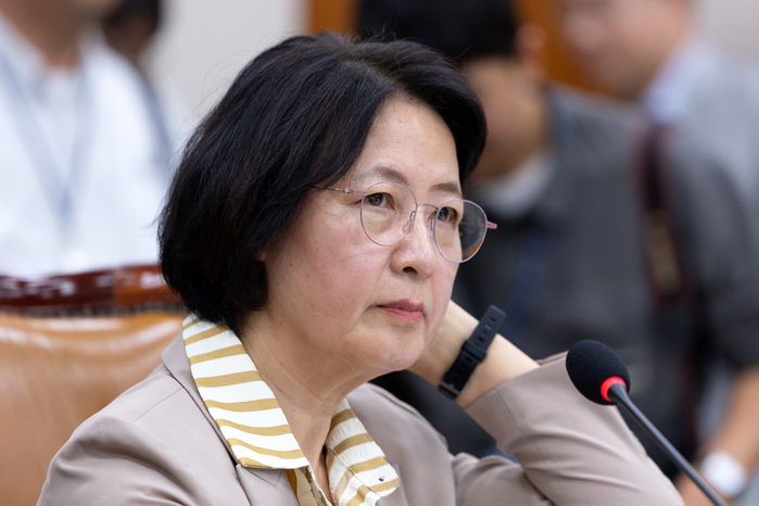 ‘추나대전’ 2차전 발발... 추미애 “5선씩이나 돼서”, 나경원은 “씩이나가 뭐냐?”고 반박