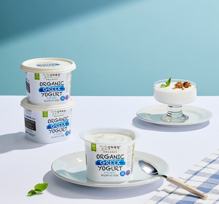 [보도자료용] 매일유업 상하목장 유기농 그릭요거트 400g 무가당 플레인 연출사진.jpg