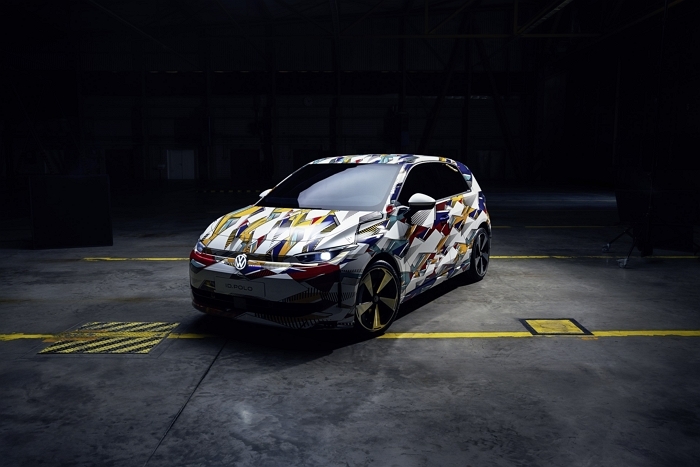 [참고 사진] 폭스바겐 ID.폴로 위장막 차량 (1).jpg