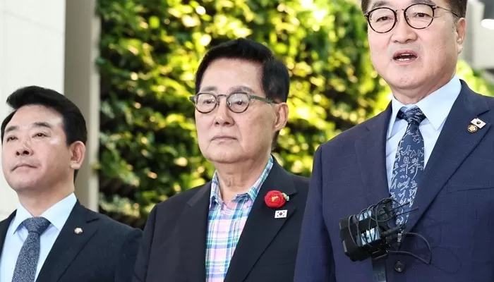 “위원장님, 저 박지원입니다” 2번 불렀지만... 중국서 만난 김정은은 ‘이런 반응’ 보였다